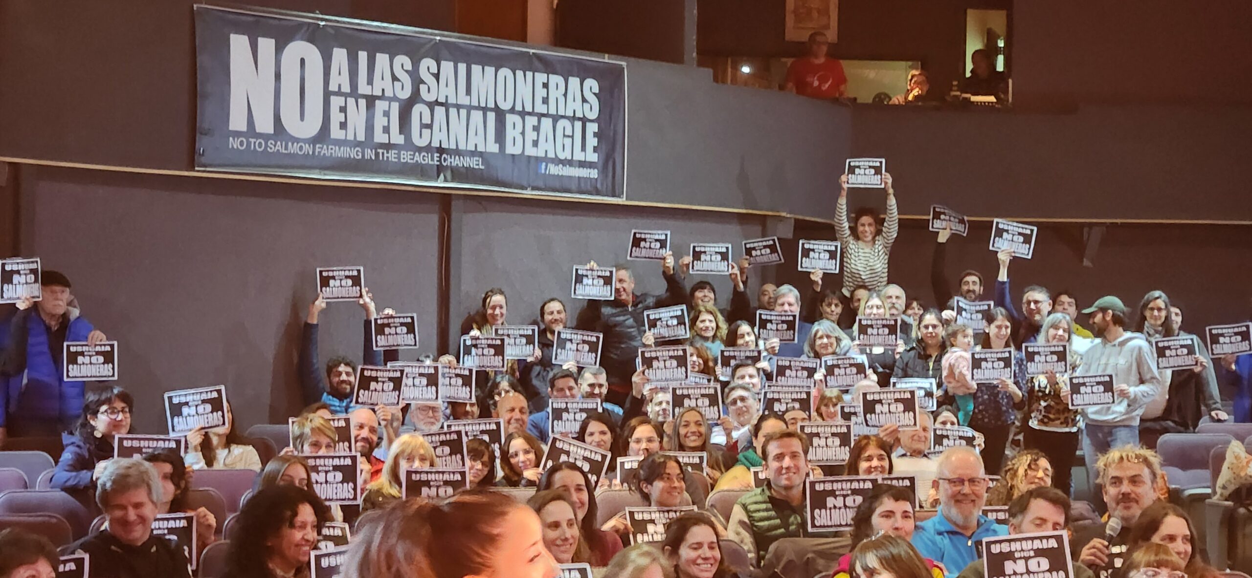 Ambientalistas alertan sobre “traición” legislativa y piden rechazar cualquier avance hacia las salmoneras 