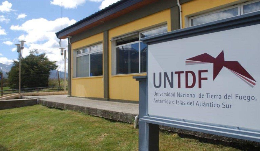 Estudiantes de la UNTDF denuncian incompatibilidad de becas y advierten por el impacto en la continuidad académica