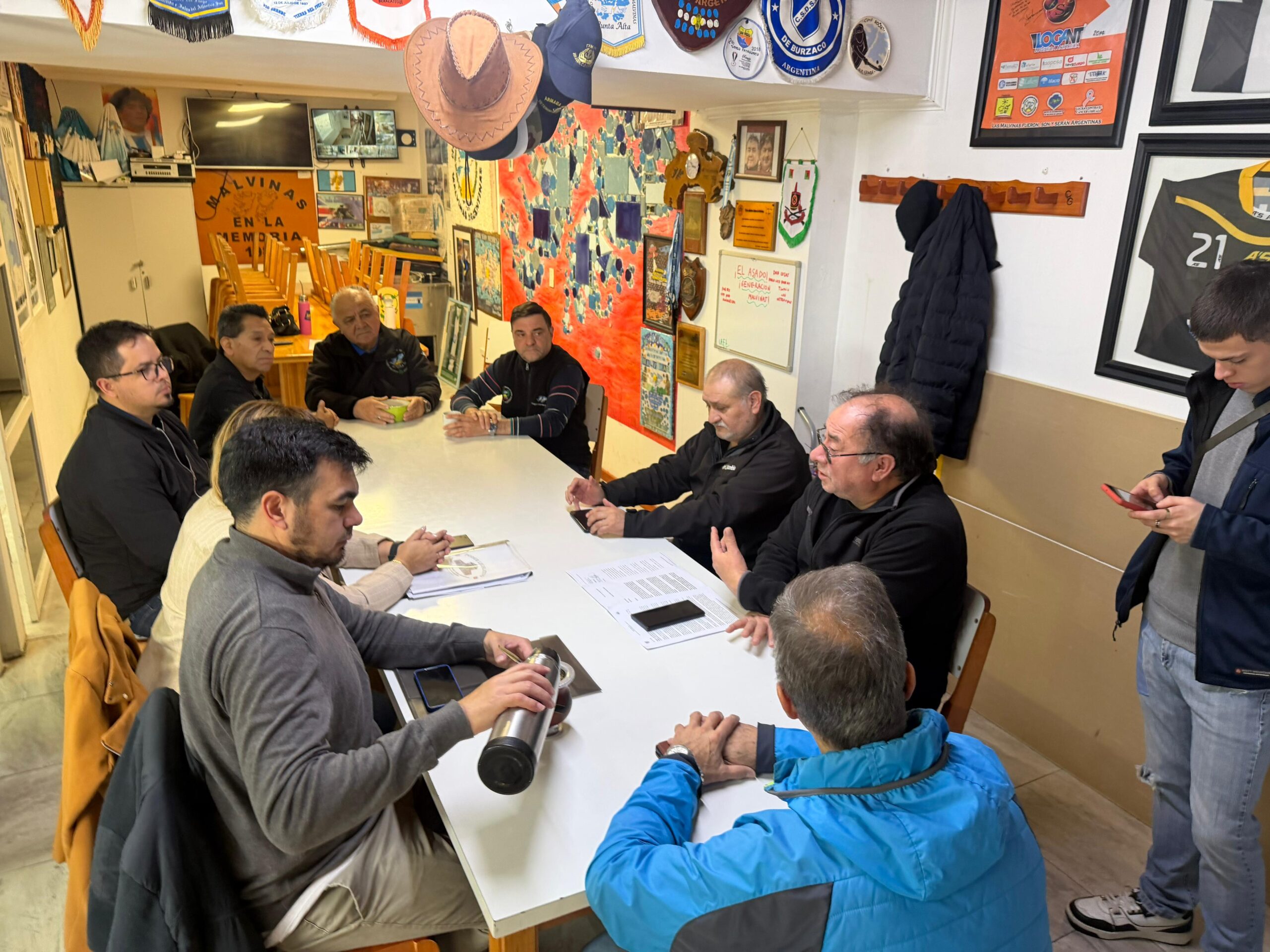 Malvinas en las aulas: reunión con veteranos para impulsar su enseñanza obligatoria en todo el país