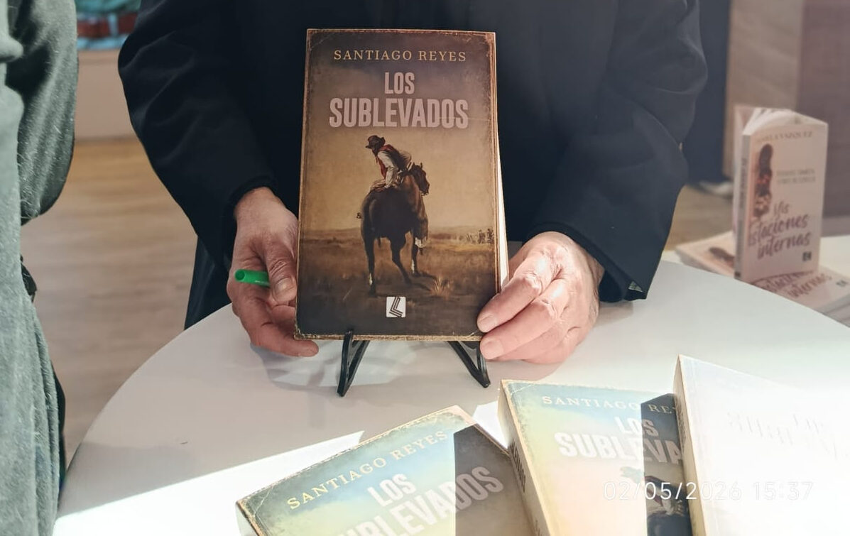 Presentan la novela “Los sublevados” de Santiago Reyes en la Biblioteca Popular Sarmiento