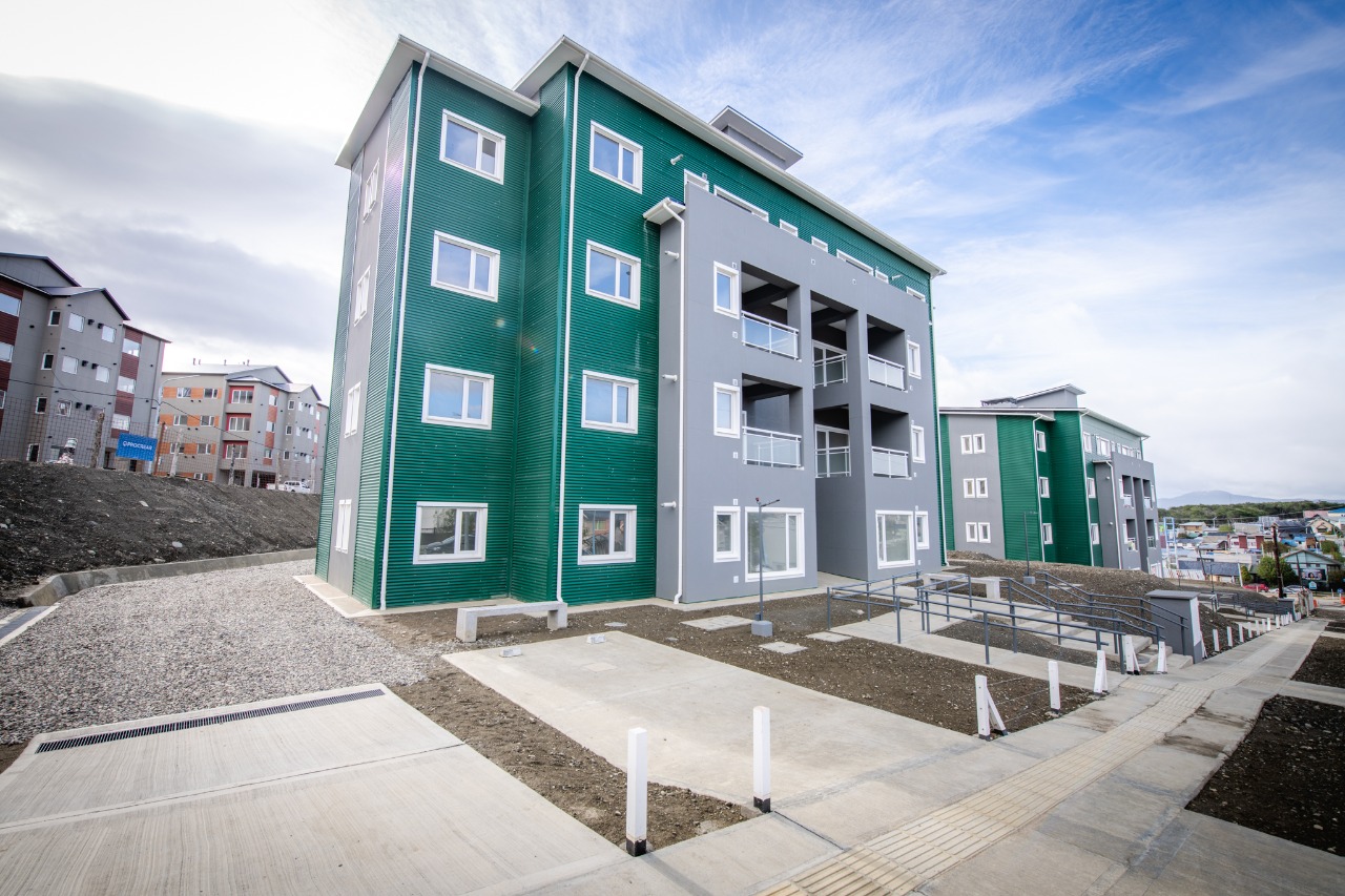 Advierten riesgo por desprendimientos de rocas en el barrio Procrear de Ushuaia