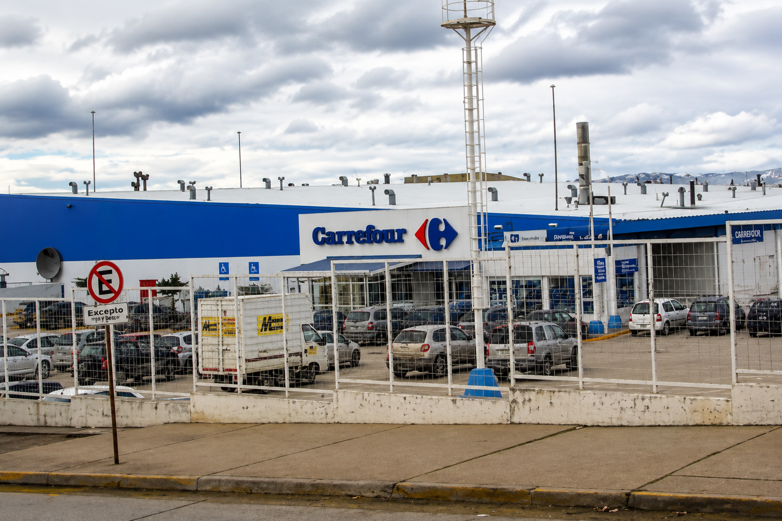 Presunto acoso laboral y violación de datos: una denuncia contra Carrefour Ushuaia podría sentar precedente