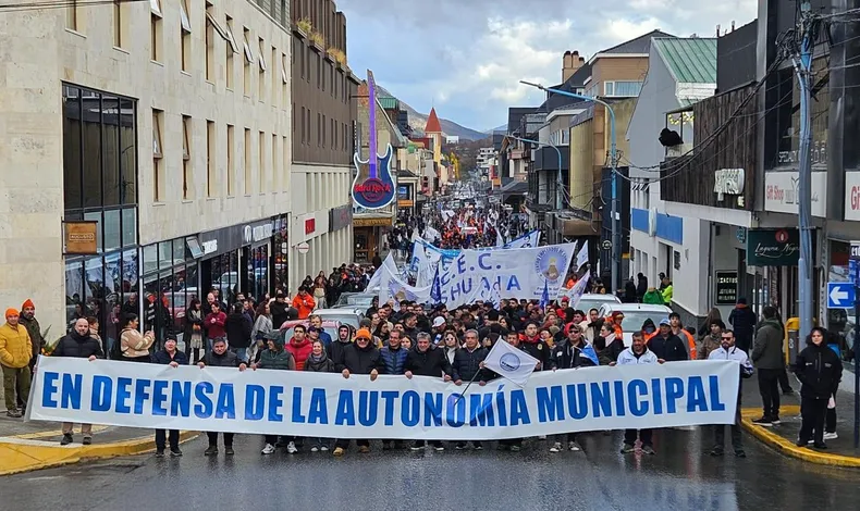 Martín Perez : “A nosotros no nos van a encontrar pidiendo destituciones ni prendiendo tachos”