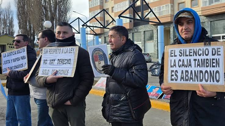Policías territoriales, 15 meses sin cobrar: acampan y apuntan al Gobierno por “falta de voluntad política”