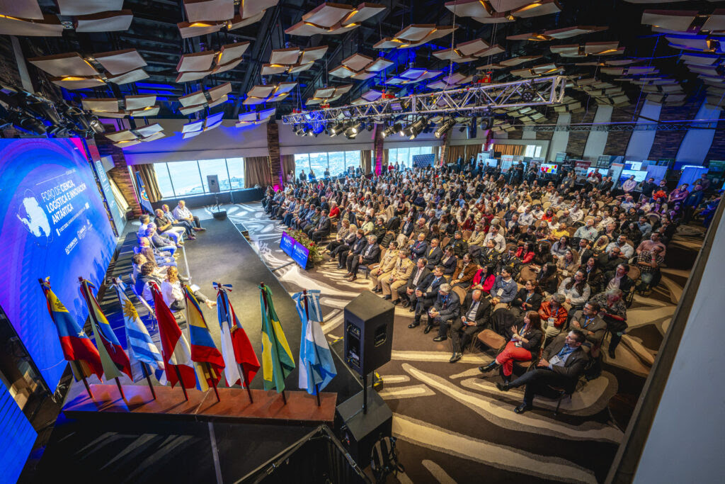 Ushuaia reunió a la ciencia, la logística y la innovación antártica
