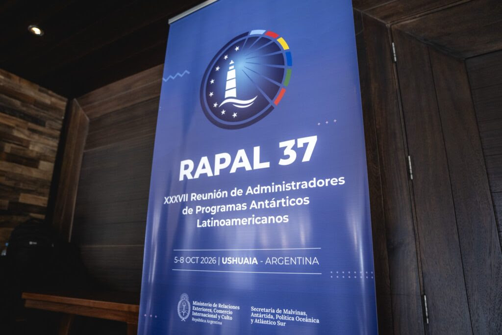 La XXXVII RAPAL abrió sus plenarias y cerró el día con un conversatorio sobre plásticos